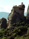 Řecko, pravoslavné kláštery postavené na skálách sopečného původu